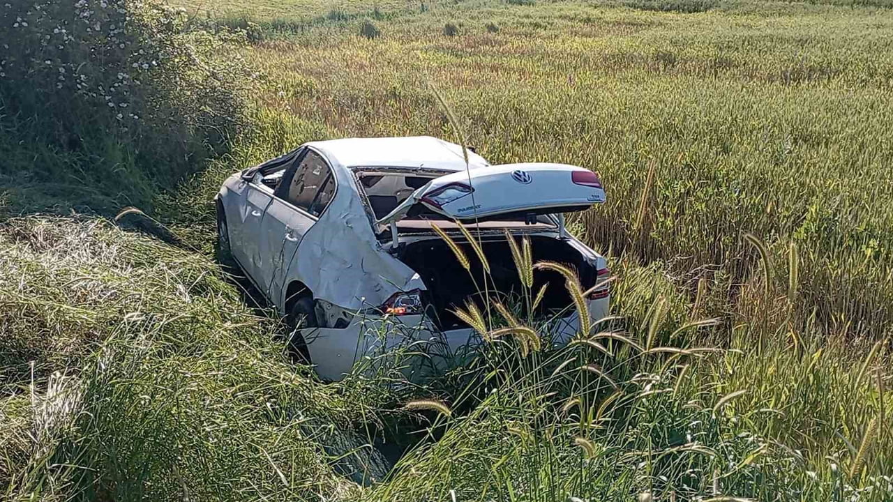 TOKAT'IN YEŞİLYURT İLÇESİNDE TRAKTÖR İLE OTOMOBİLİN ÇARPIŞTIĞI TRAFİK KAZASINDA İKİ SÜRÜCÜ...