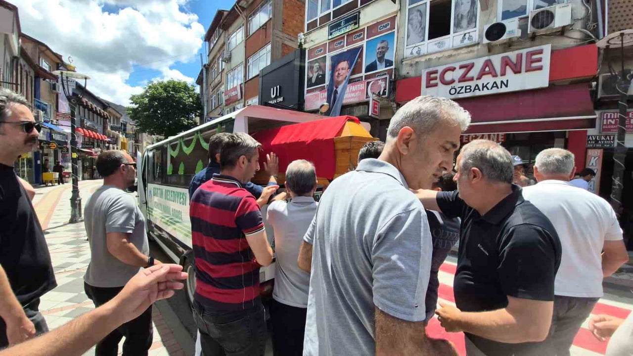 TOKAT'TA MEYDANA GELEN TRAFİK KAZASINDA KENDİSİ GİBİ EMEKLİ POLİS MEMURU OLAN EŞİNİ KAYBEDEN VE...