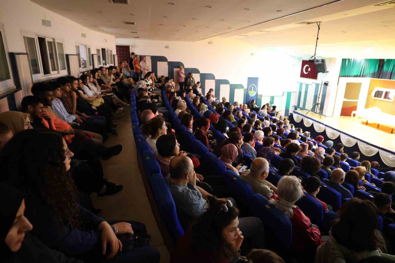 TOKAT BELEDİYESİ TARAFINDAN BU YIL İLK KEZ DÜZENLENEN TİYATRO FESTİVALİ, YETİŞKİN VE ÇOCUKLARA...