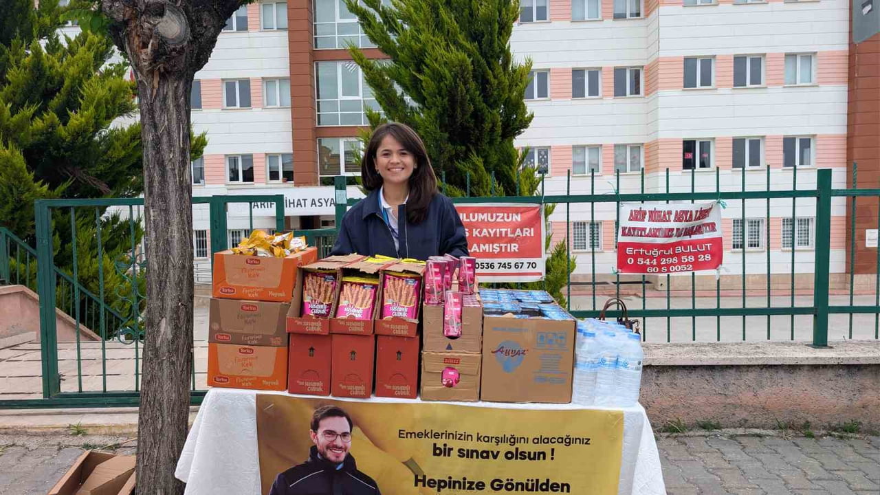 TOKAT BELEDİYESİ, YKS HEYECANI YAŞAYAN ÖĞRENCİLER VE AİLELERİNE SINAV MERKEZLERİNDE ÜCRETSİZ...