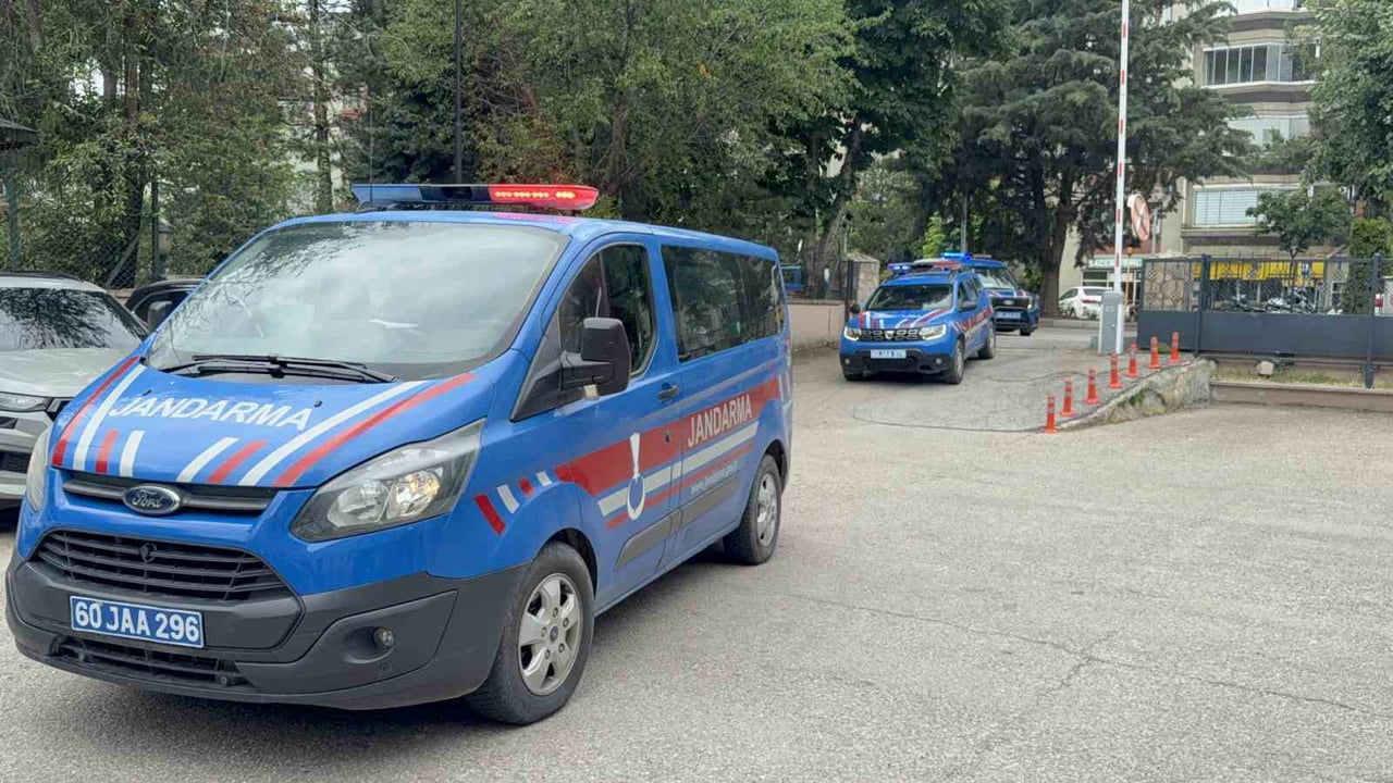 TOKAT İL JANDARMA KOMUTANLIĞI EKİPLERİNCE, UYUŞTURUCU MADDE TİCARETİ VE KULLANIMINA YÖNELİK GENİŞ...