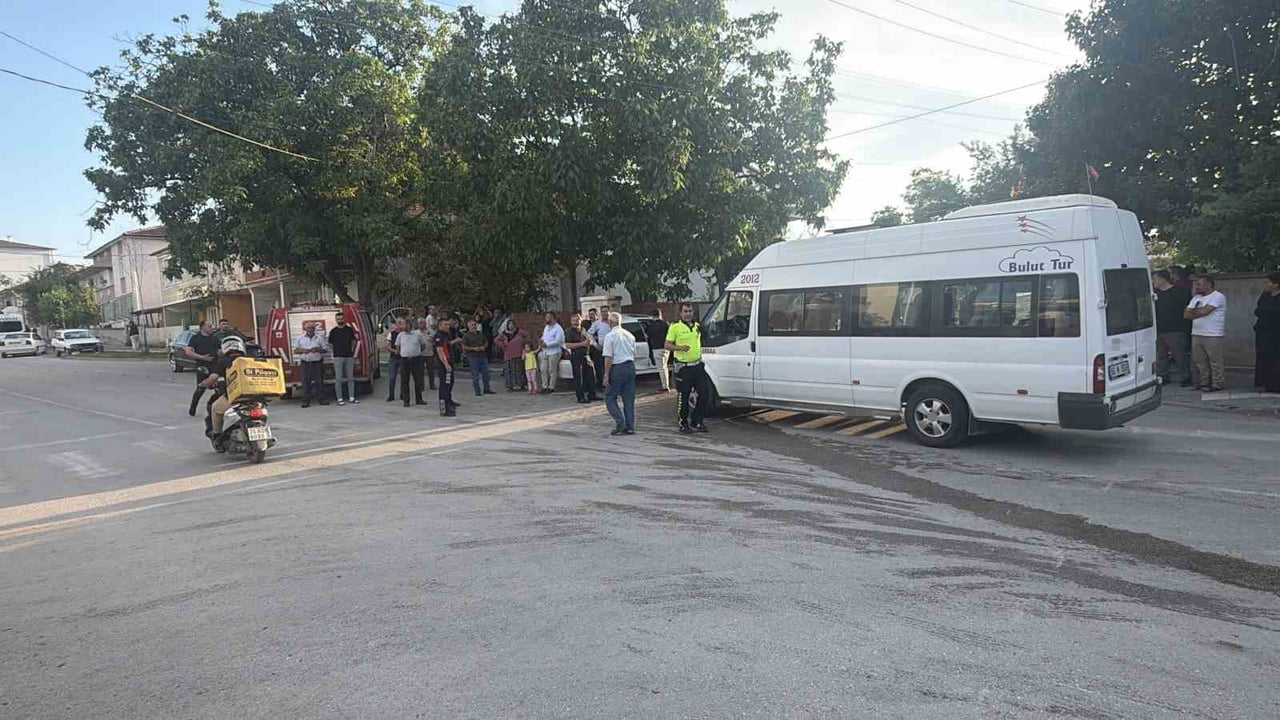 TOKAT’IN ERBAA İLÇESİNDE OTOMOBİL İLE TEKSTİL İŞÇİLERİNİ TAŞIYAN SERVİS MİNİBÜSÜNÜN ÇARPIŞMASI...