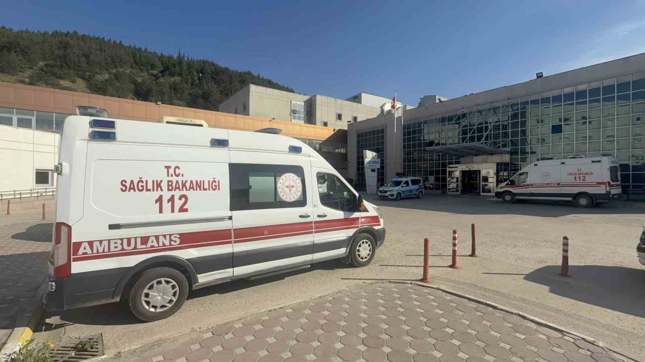 TOKAT’IN PAZAR İLÇESİNDE AMCA OĞULLARI ARASINDA ALACAK VERECEK MESELESİ NEDENİYLE ÇIKAN SİLAHLI VE...