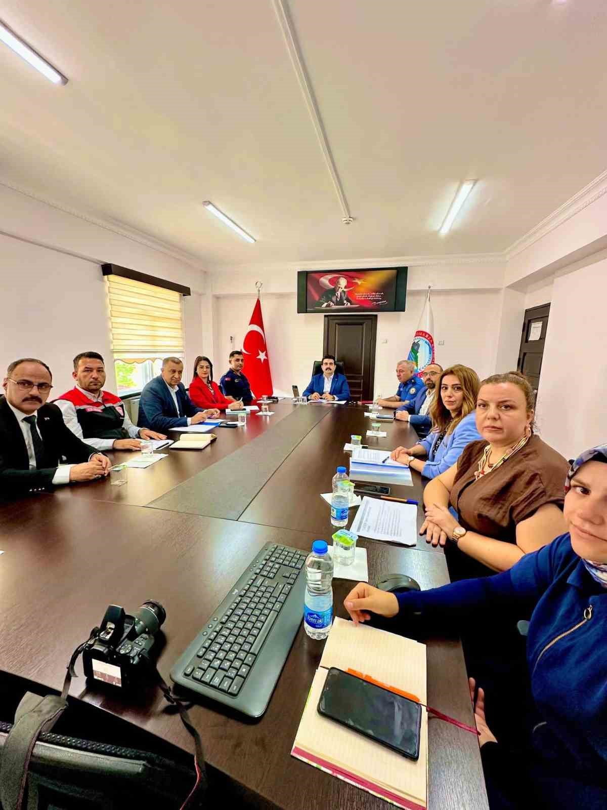 TOMARZA’DA KAYMAKAM SELİM ESER BAŞKANLIĞINDA, İLGİLİ KURUM AMİRLERİNİN KATILIMIYLA BAĞIMLILIKLA...