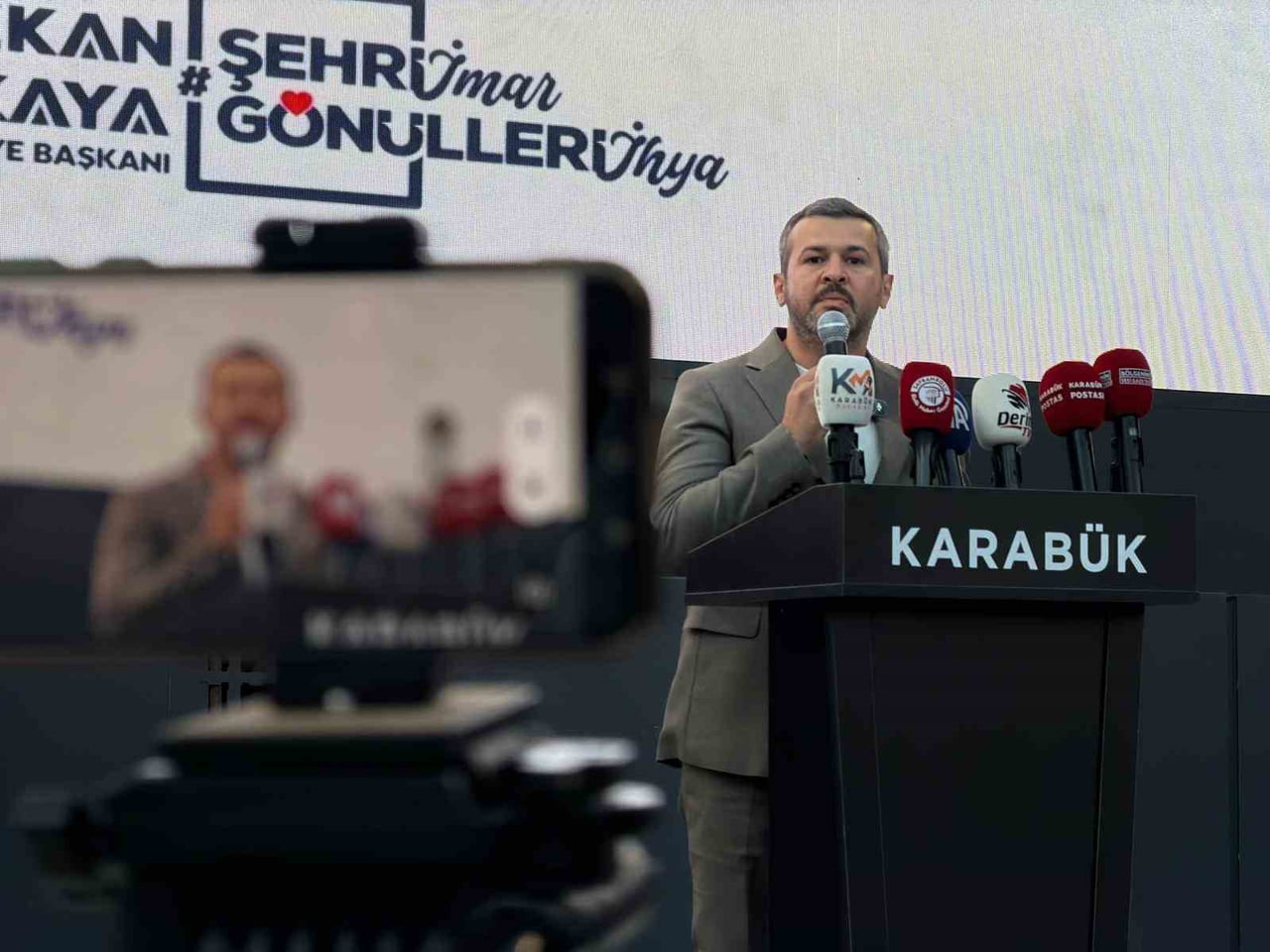 TÖRENDE KONUŞAN BELEDİYE BAŞKANI ÖZKAN ÇETİNKAYA, YENİŞEHİR YAZLIK SİNEMASI’NIN KARABÜK’ÜN...