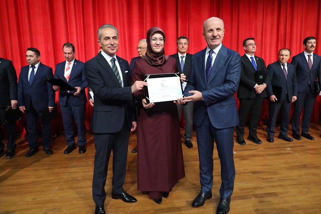 TÖRENİN ARDINDAN DEĞERLENDİRMELERDE BULUNAN REKTÖR PROF. DR. RANA KİBAR, "SPOR DOSTU KAMPÜS"...