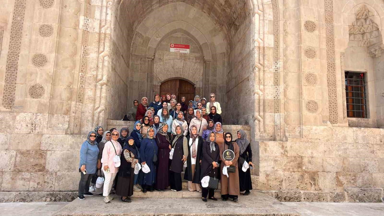 TOSYA BELEDİYESİ TARAFINDAN DÜZENLENEN TUR KAPSAMINDA, 100 KİŞİLİK KAFİLE AMASYA'NIN TARİHİ...