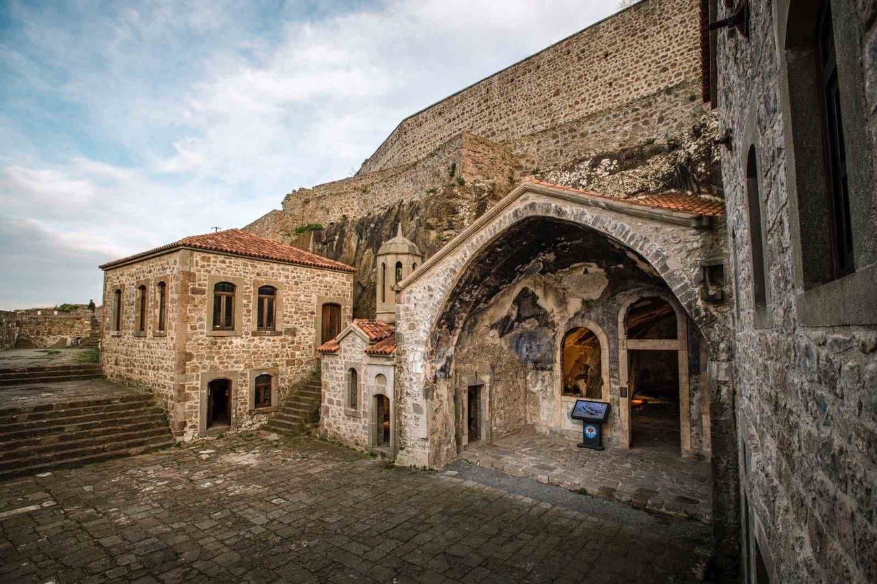 TRABZON'DA TURİZM DESTİNASYONLARI YOĞUN İLGİ GÖRÜYOR. KIZLAR MANASTIRI, ATATÜRK KÖŞKÜ, ÇAL...