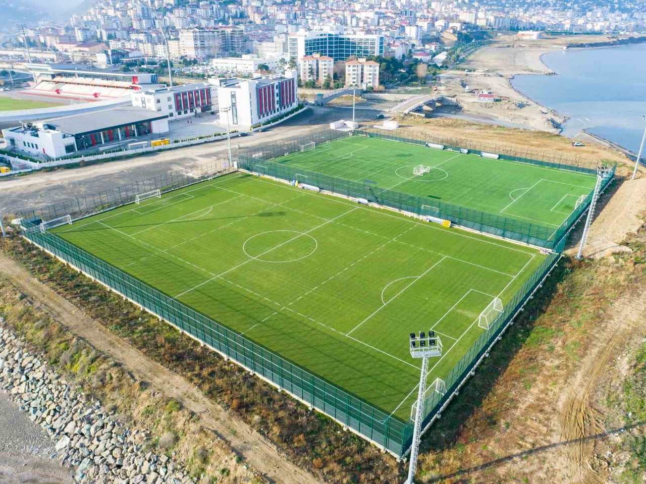 TRABZON'UN AKÇAABAT İLÇESİNİN VİZYON PROJELERİ ARASINDA YER ALAN VE İLÇE SAHİLİNE YENİ BİR KİMLİK...