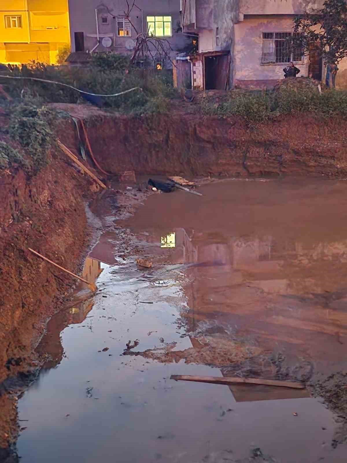 TRABZON'UN ARAKLI İLÇESİNDE BİR İNŞAATTA ÇALIŞTIĞI SIRADA ELEKTRİK AKIMINA KAPILAN GENÇ İŞÇİ...