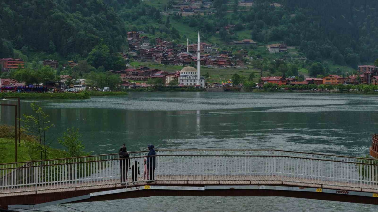 TRABZON'UN DÜNYACA ÜNLÜ TURİZM MERKEZİ UZUNGÖL'DE YAZ SEZONU HAREKETLİLİĞİ BAŞLADI. OTELLERDE...