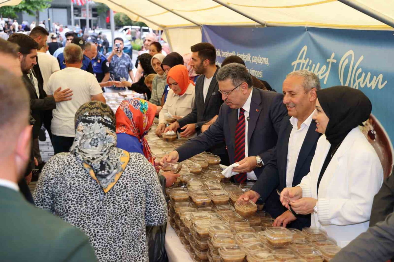 TRABZON BÜYÜKŞEHİR BELEDİYESİ, MUHARREM AYI DOLAYISIYLA DÜZENLEDİĞİ ETKİNLİKTE YAKLAŞIK 3 BİN...