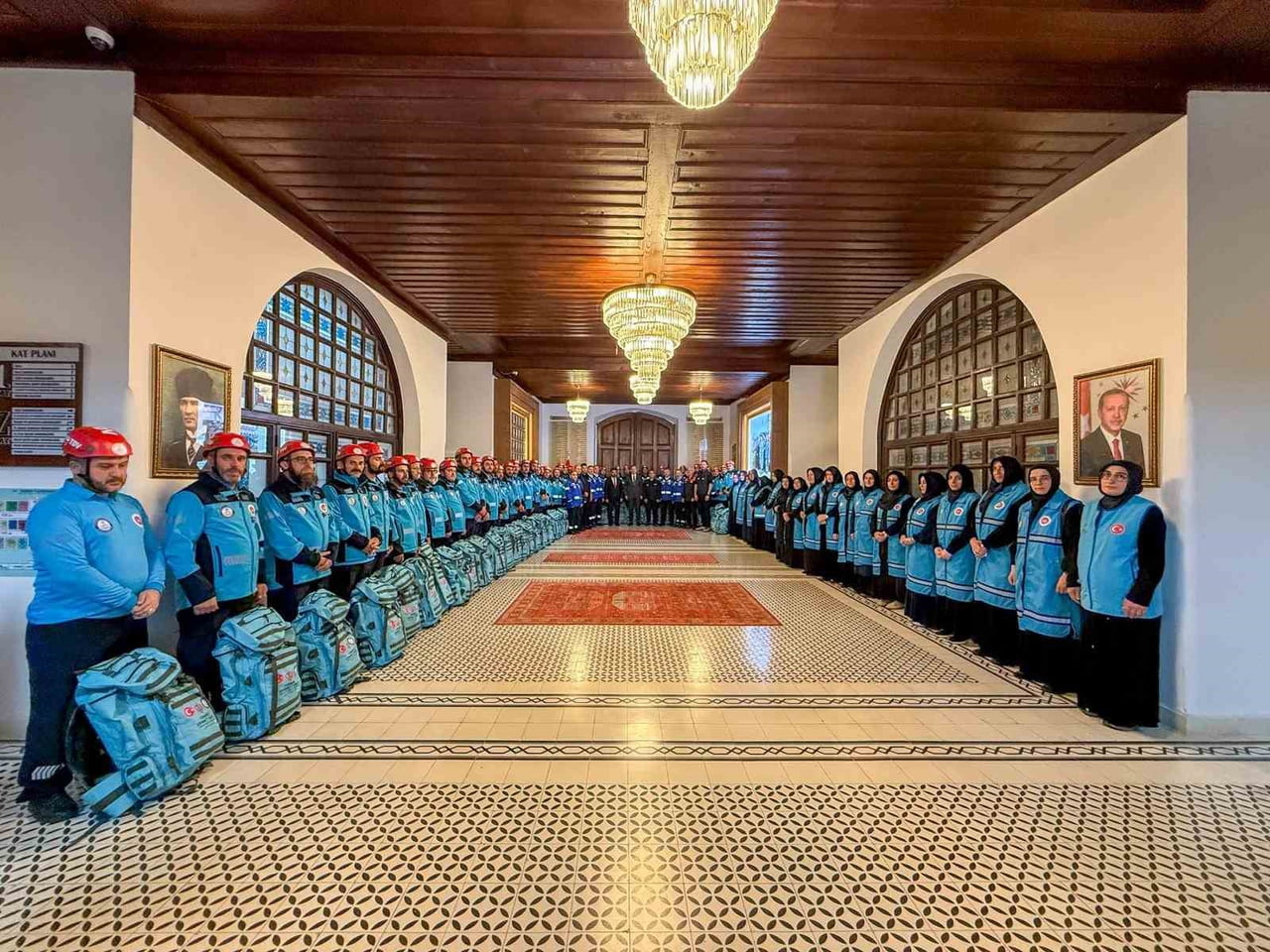 TRABZON’DA ALANINDA UZMAN EĞİTMENLER TARAFINDAN VERİLEN EĞİTİMLERİ BAŞARIYLA TAMAMLAYAN 50...