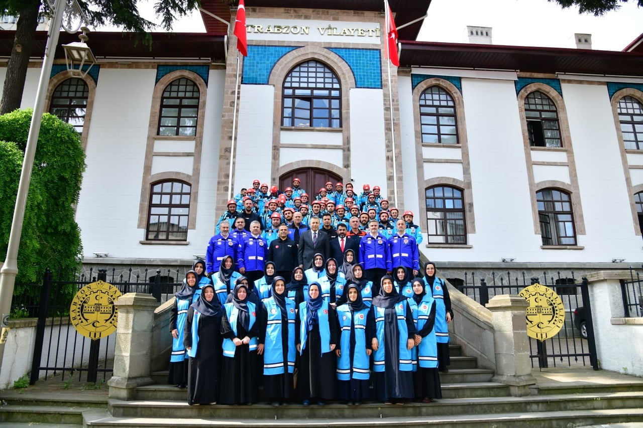 TRABZON’DA ALANINDA UZMAN EĞİTMENLER TARAFINDAN VERİLEN EĞİTİMLERİ BAŞARIYLA TAMAMLAYAN 50...
