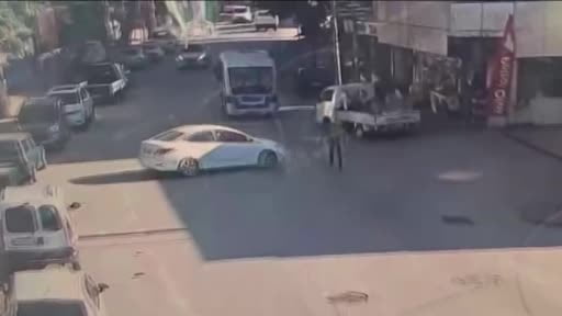 Trafik kavgasının böylesi… ‘Önüne bak’ dedi, ortalık savaş alanına döndü: 6 kişi...