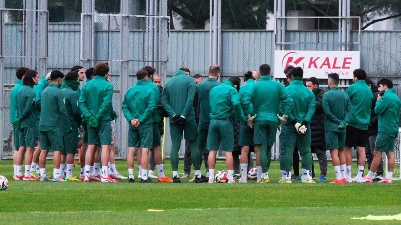 TRENDYOL 1. LİG’DE ŞAMPİYONLUK MÜCADELESİ VERMEYE HAZIRLANAN BURSASPOR'UN YENİ SEZON AÇILIŞ...