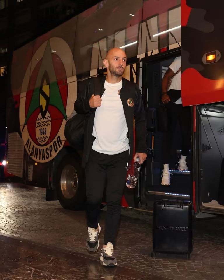 TRENDYOL SÜPER LİG TAKIMLARINDAN ALANYASPOR, KULÜP TARİHİNE ADINI YAZDIRAN TAKIM KAPTANI EFECAN...