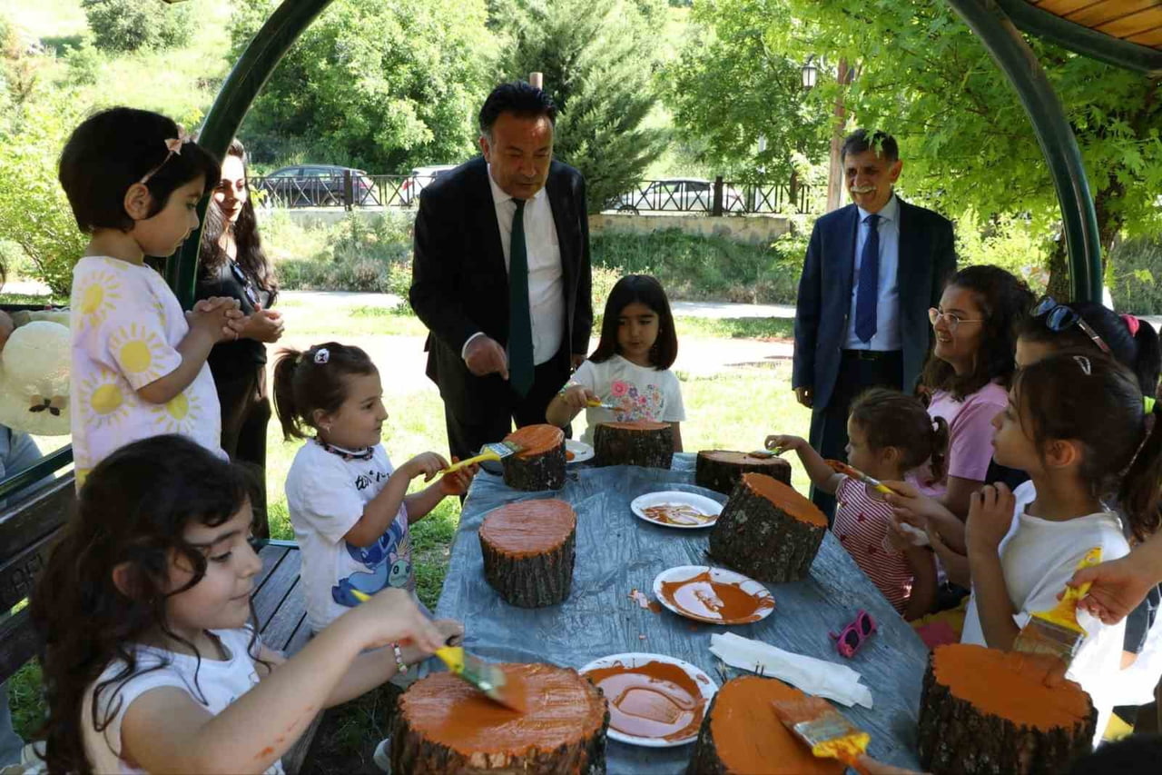 TUNCELİ ATATÜRK ANAOKULU ÖĞRENCİLERİ, DÜNYA ÇEVRE GÜNÜ KAPSAMINDA DÜZENLENEN ETKİNLİKTE AİLELERİ...