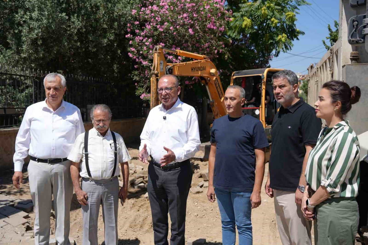TURGUTLU BELEDİYE BAŞKANI ÇETİN AKIN (SOLDAN 3.), KENTİN FARKLI NOKTALARINDA BAŞLAYAN ÜSTYAPI İLE...