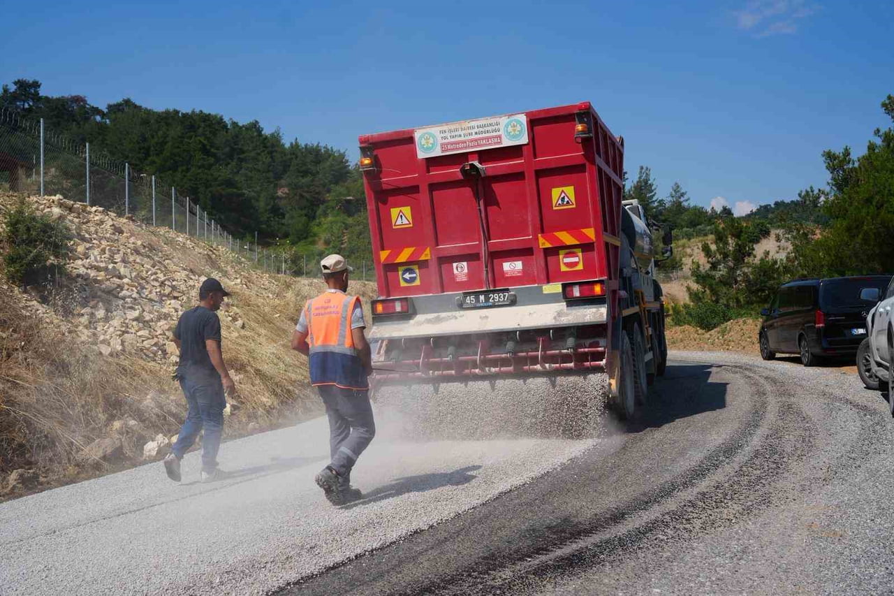 TURGUTLU BELEDİYESİ İLE MANİSA BÜYÜKŞEHİR BELEDİYESİNİN İŞ BİRLİĞİYLE KENT GENELİNDE SÜRDÜRÜLEN...