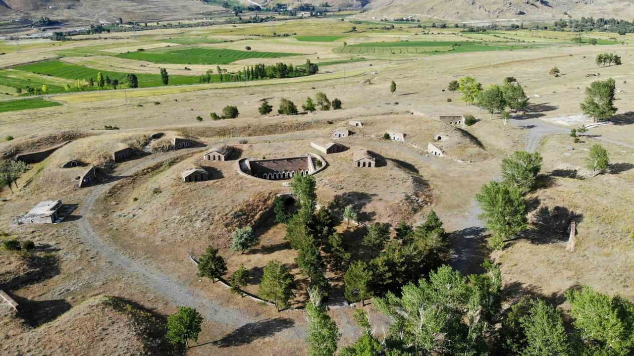 TÜRK EDEBİYATININ UNUTULMAZ TOPLULUĞU "YEDİ GÜZEL ADAM"IN ÖNEMLİ İSİMLERİNDEN ALAEDDİN...