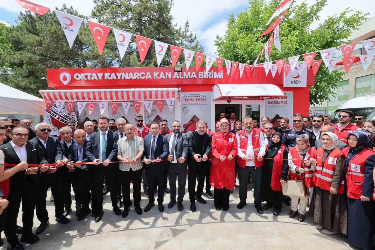 TÜRK KIZILAY, KAN BAĞIŞINA YÖNELİK FARKINDALIK ÇALIŞMALARINA GÖNÜLLÜ OLARAK DESTEK VEREN OYUNCU...