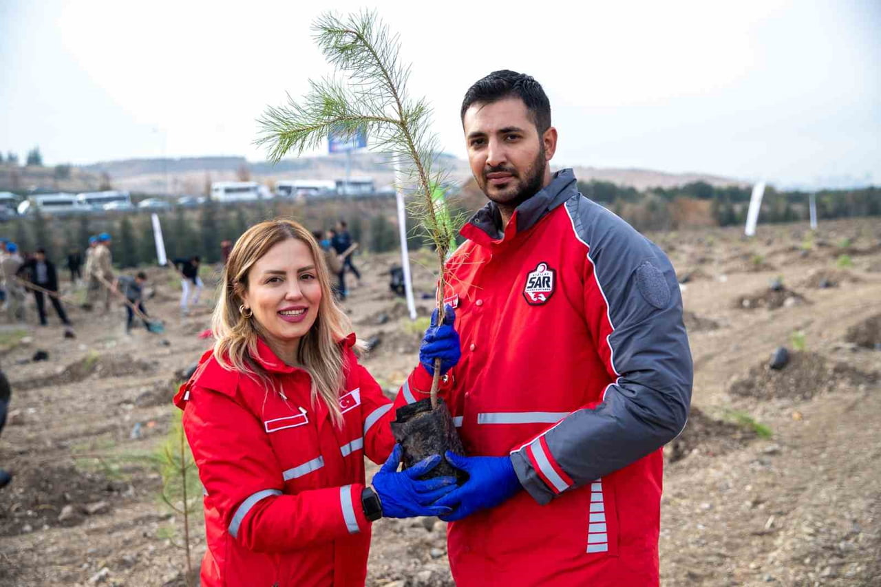 TÜRK KIZILAY VE ORMAN GENEL MÜDÜRLÜĞÜ İŞ BİRLİĞİYLE GEÇTİĞİMİZ YIL BAŞLATILAN "HASTAYA KAN, ORMANA...