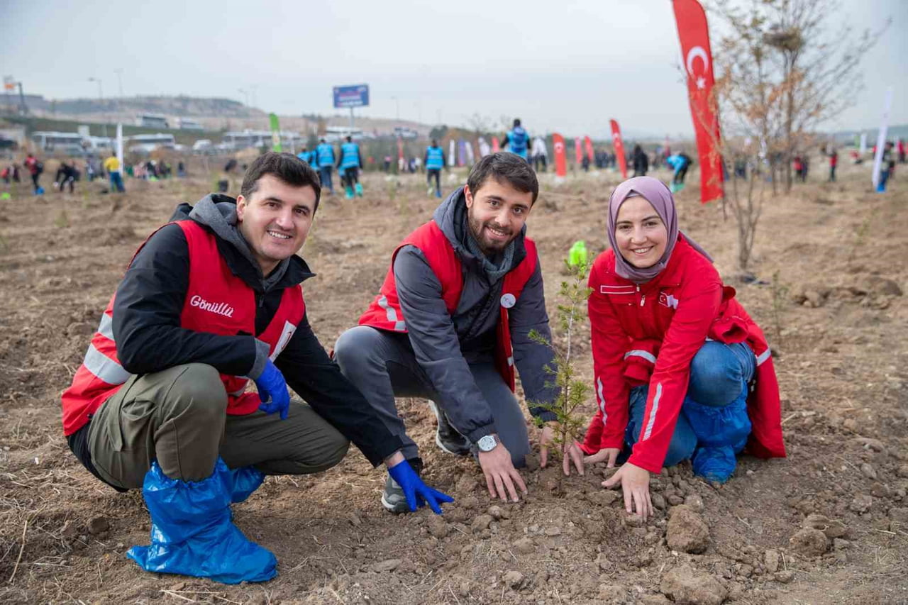 TÜRK KIZILAY VE ORMAN GENEL MÜDÜRLÜĞÜ İŞ BİRLİĞİYLE GEÇTİĞİMİZ YIL BAŞLATILAN "HASTAYA KAN, ORMANA...