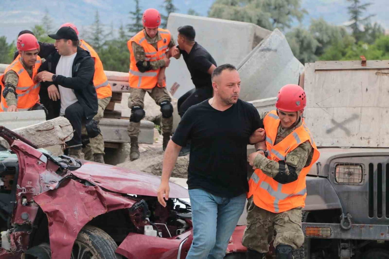 TÜRK SİLAHLI KUVVETLERİ (TSK) İNSANİ YARDIM TUGAY KOMUTANLIĞI TARAFINDAN ANKARA'DA DÜZENLENEN...