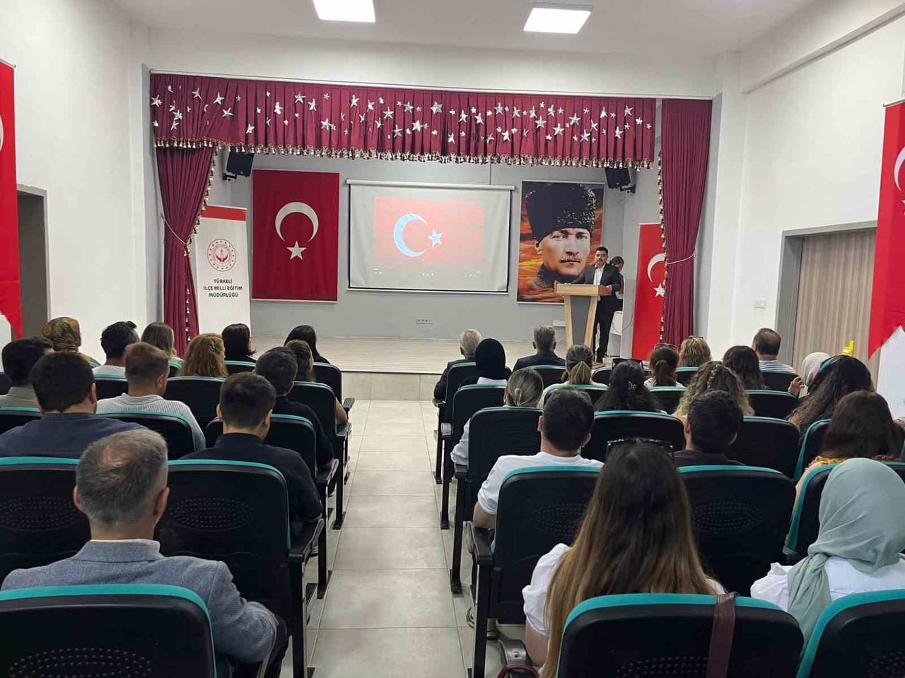 TÜRKELİ'DE 42 ÖĞRETMENE BAŞARI BELGESİ TÜRKELİ'DE 2025-2026 EĞİTİM ÖĞRETİM YILINDA ÖĞRENCİLERİN...