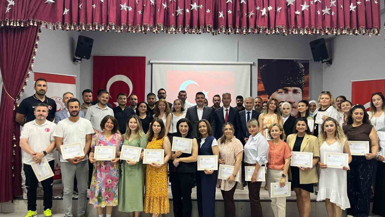 TÜRKELİ'DE 42 ÖĞRETMENE BAŞARI BELGESİ TÜRKELİ'DE 2025-2026 EĞİTİM ÖĞRETİM YILINDA ÖĞRENCİLERİN...