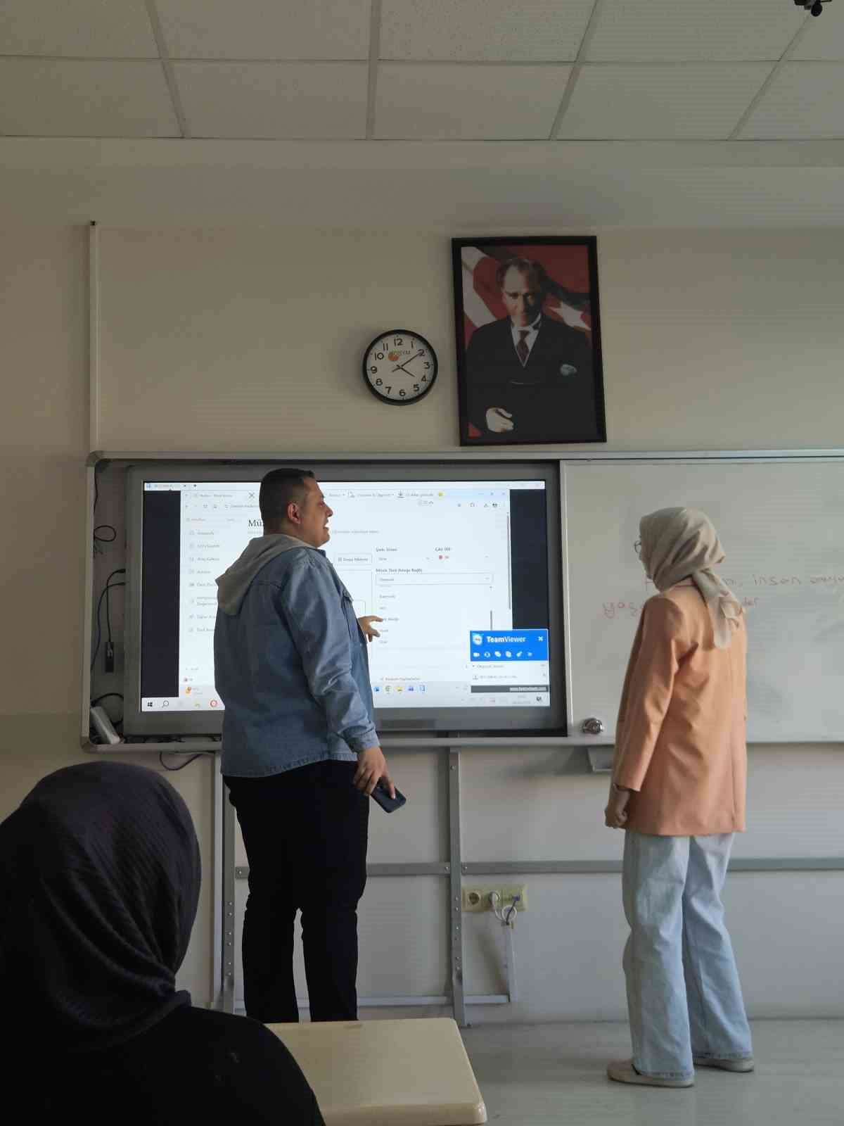 TÜRKİYE'DE ÖĞRETMEN EĞİTİMİNDE DİKKAT ÇEKEN BİR İLKE İMZA ATILDI. ERCİYES ÜNİVERSİTESİ (ERÜ)...