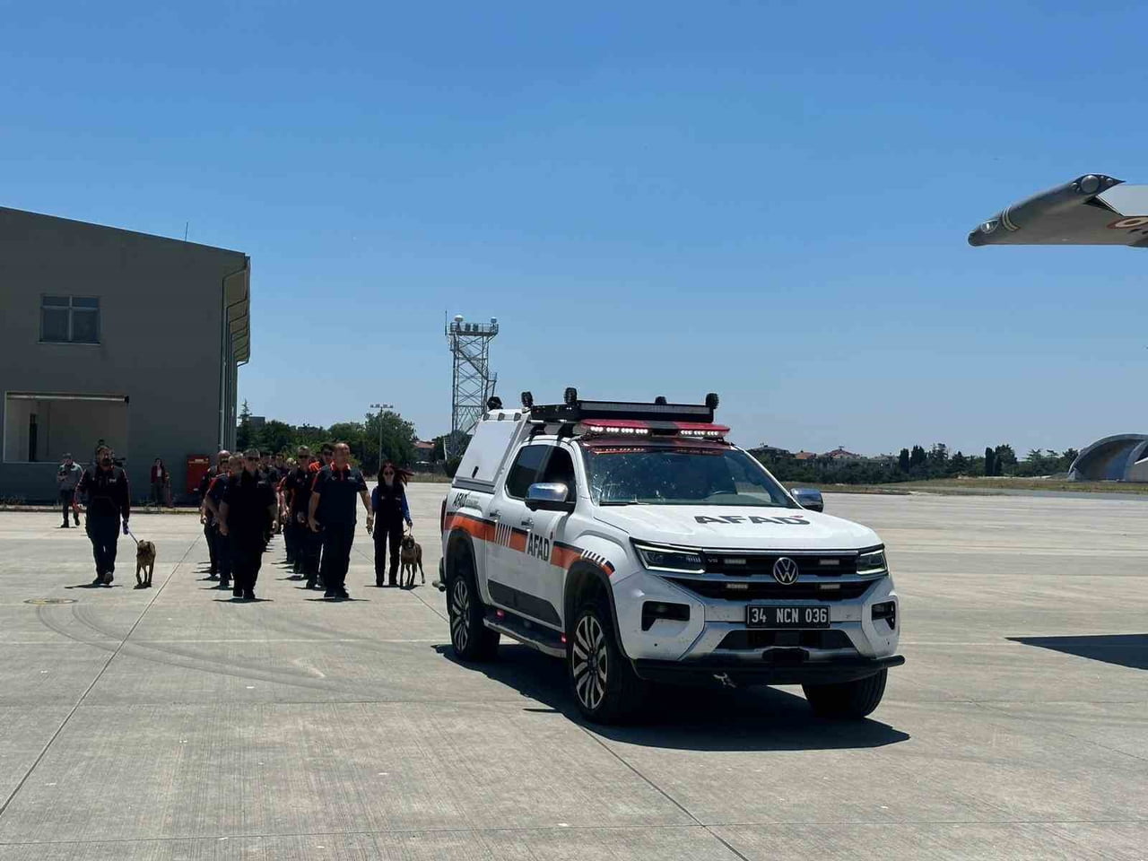 TÜRKİYE'DEN YOLA ÇIKAN EKİPLERİN, VENEZUELA'DA ARAMA KURTARMA VE İNSANİ YARDIM ÇALIŞMALARINA...