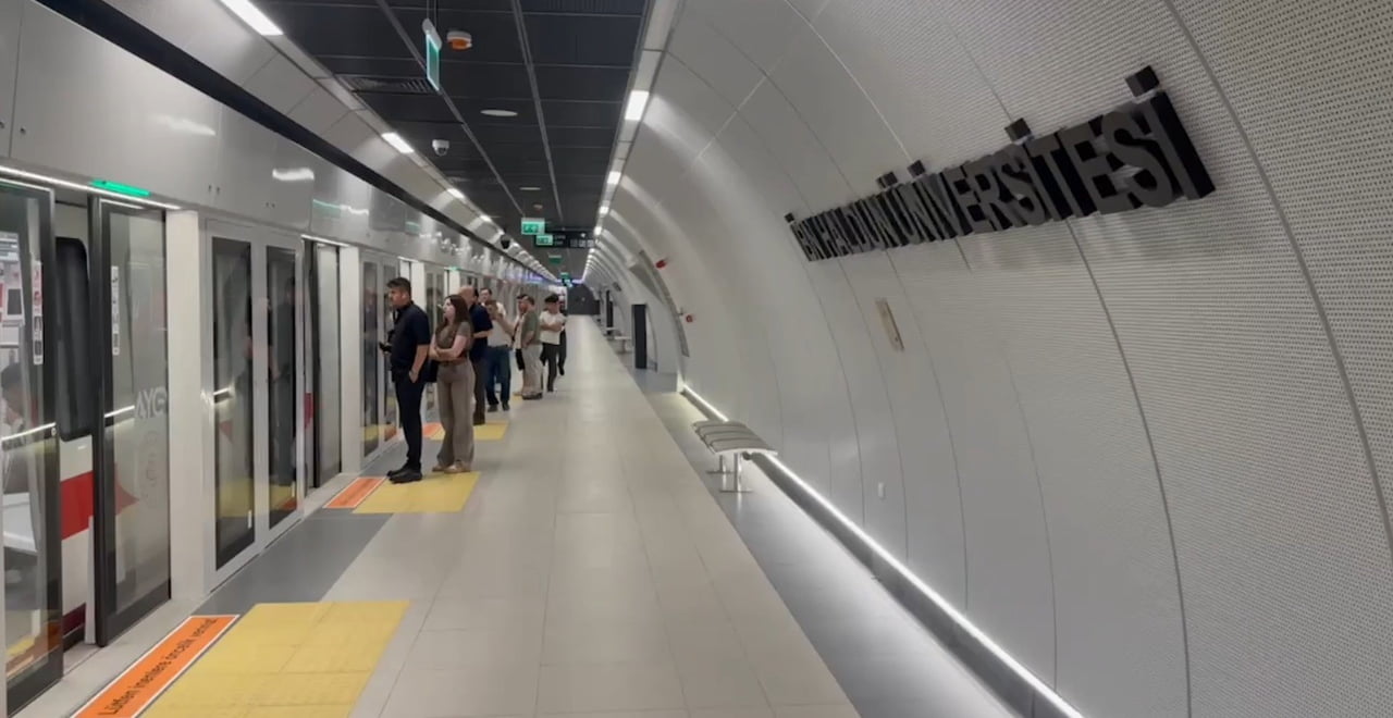 TÜRKİYE'NİN EN YENİ METRO HATTI İLK GÜNÜNDE 10 BİN 21 YOLCU TAŞIDI