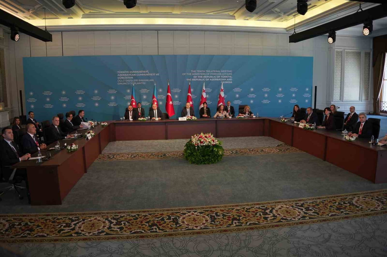 TÜRKİYE-AZERBAYCAN-GÜRCİSTAN ÜÇLÜ DIŞİŞLERİ BAKANLARI 10'UNCU TOPLANTISI ÇIRAĞAN SARAYI'NDA...