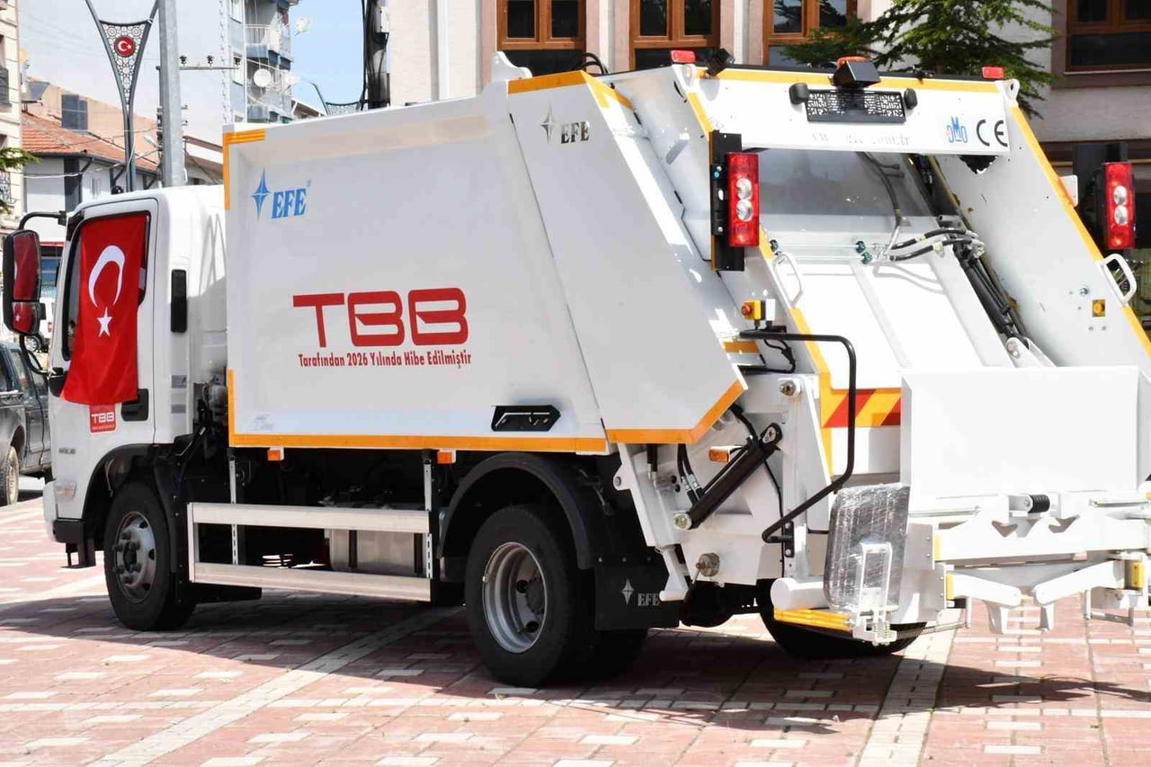 TÜRKİYE BELEDİYELER BİRLİĞİ TARAFINDAN BEYLİKOVA BELEDİYESİ'NE HİBE EDİLEN ÇÖP ARACI, DÜZENLENEN...
