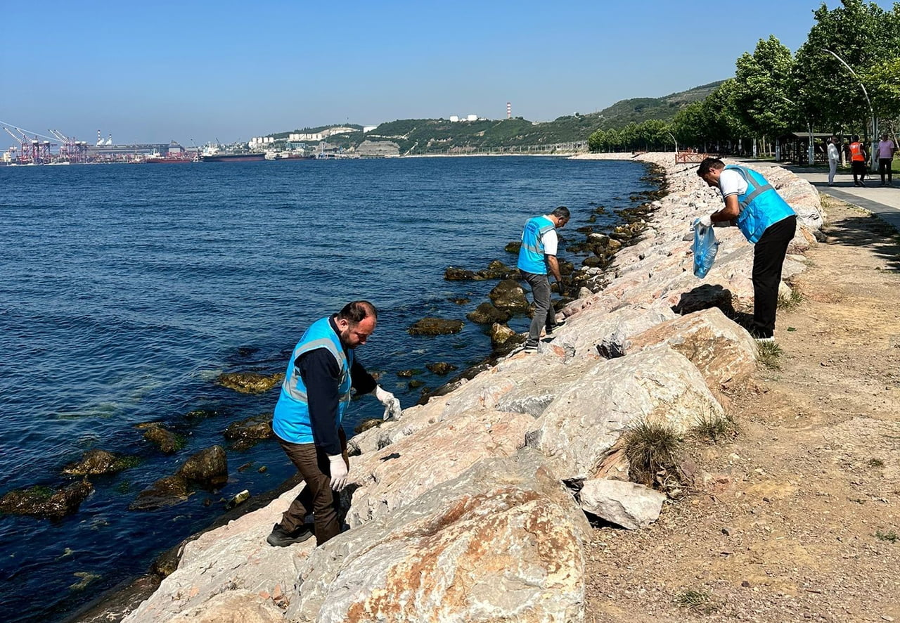 TÜRKİYE ÇEVRE HAFTASI VE MARMARA DENİZİ GÜNÜ ETKİNLİKLERİ KAPSAMINDA, DİLOVASI'NDA ÇEVRE TEMİZLİĞİ...
