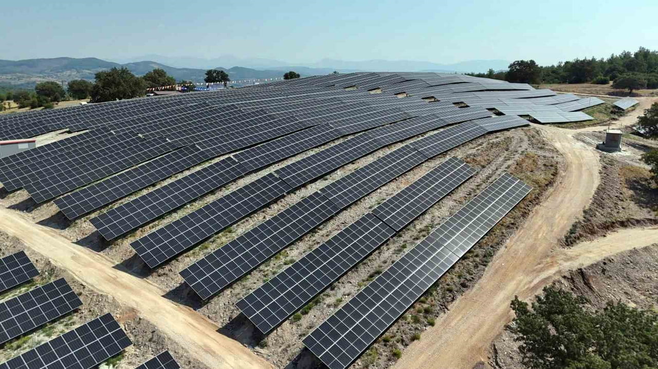TÜRKİYE’DE İLK LİSANSLI GÜNEŞ ENERJİSİ SANTRALİNE SAHİP OLAN MUĞLA BÜYÜKŞEHİR BELEDİYESİ, ÇEVRE...