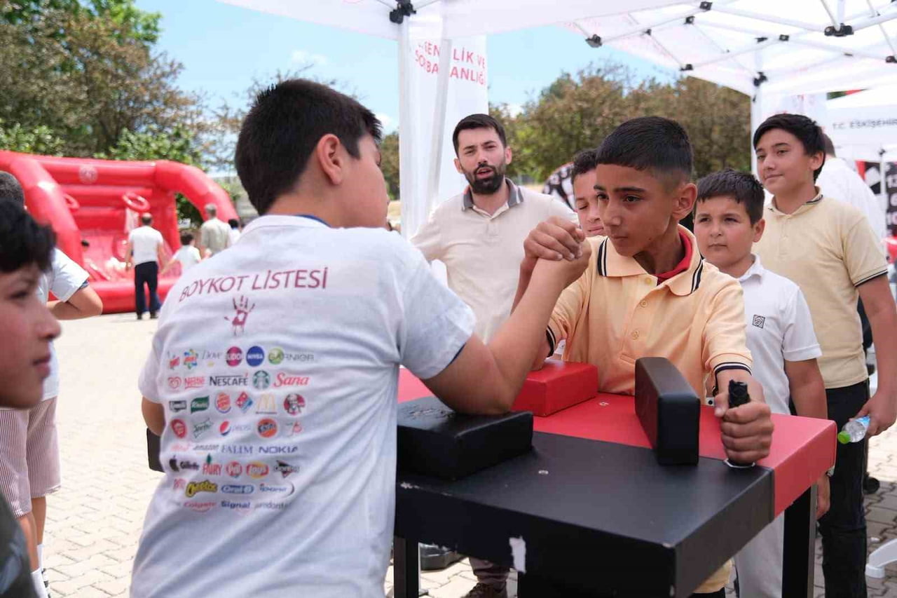 TÜRKİYE GENÇLİK VAKFI (TÜGVA) ESKİŞEHİR İL TEMSİLCİLİĞİ, GENÇLERİN YAZ TATİLLERİNİ HEM EĞLENEREK...