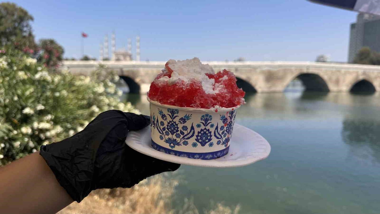 TÜRKİYE GENELİNDE HAVA SICAKLIKLARININ YÜKSELİŞE GEÇMESİYLE BİRLİKTE, ADANA'DA KENTE ÖZGÜ SOĞUK...