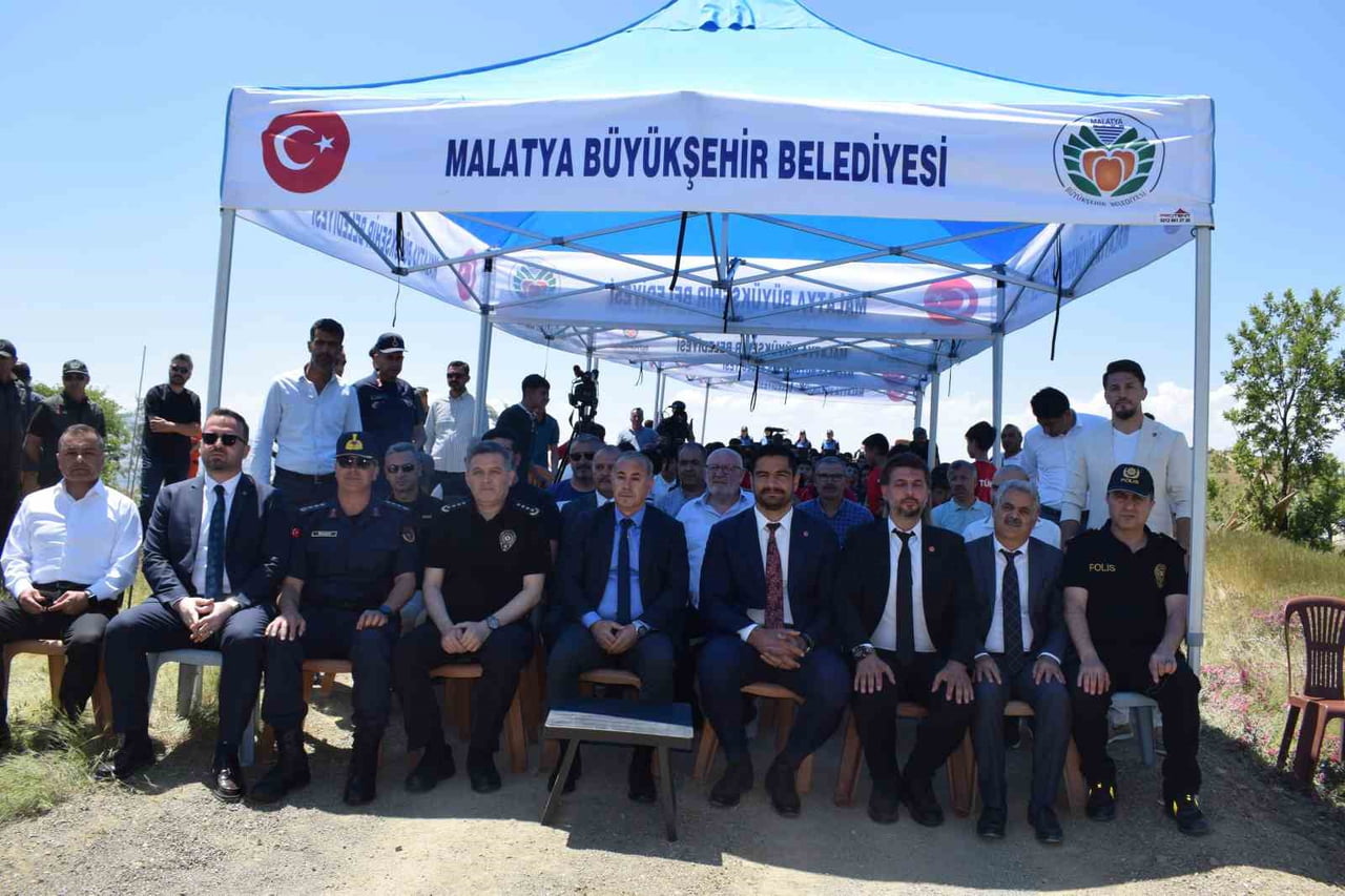 TÜRKİYE GÜREŞ FEDERASYONU TARAFINDAN "GELECEĞE NEFES, MALATYA'YA UMUT" TEMASIYLA OLUŞTURULAN...