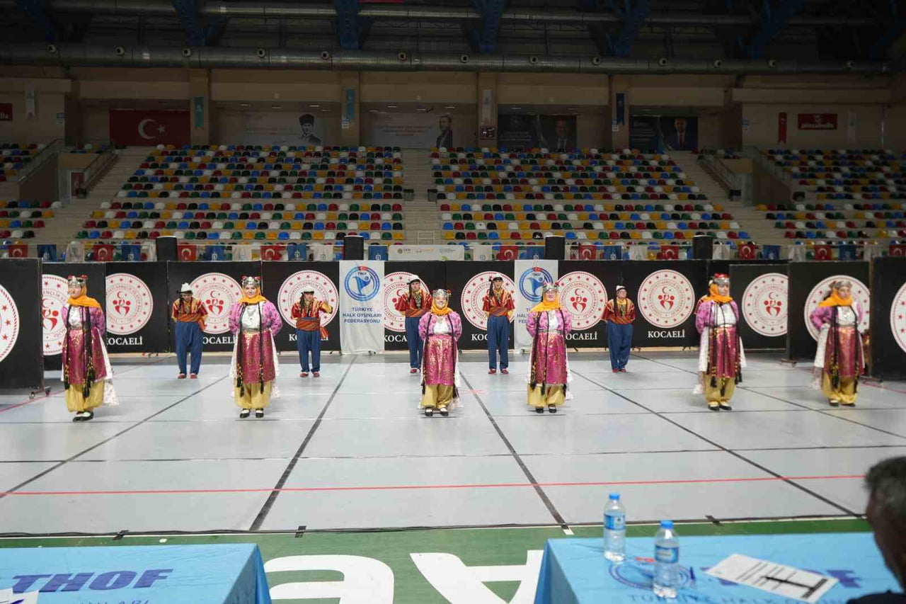 TÜRKİYE HALK OYUNLARI FEDERASYONU TARAFINDAN DÜZENLENEN "THOF ENGELSİZ ADIMLAR TÜRKİYE HALK...