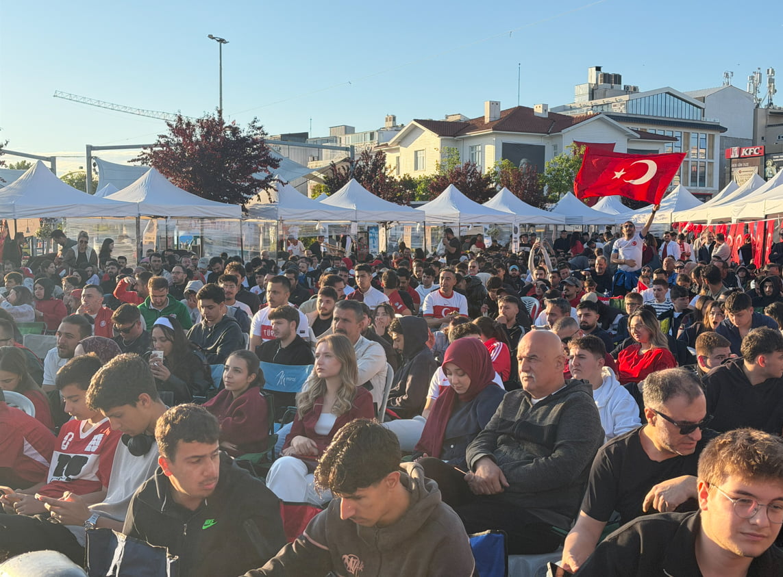 TÜRKİYE İLE AVUSTRALYA ARASINDA OYNANAN FIFA DÜNYA KUPASI KARŞILAŞMASI, YALOVA’DA BÜYÜK HEYECANA...