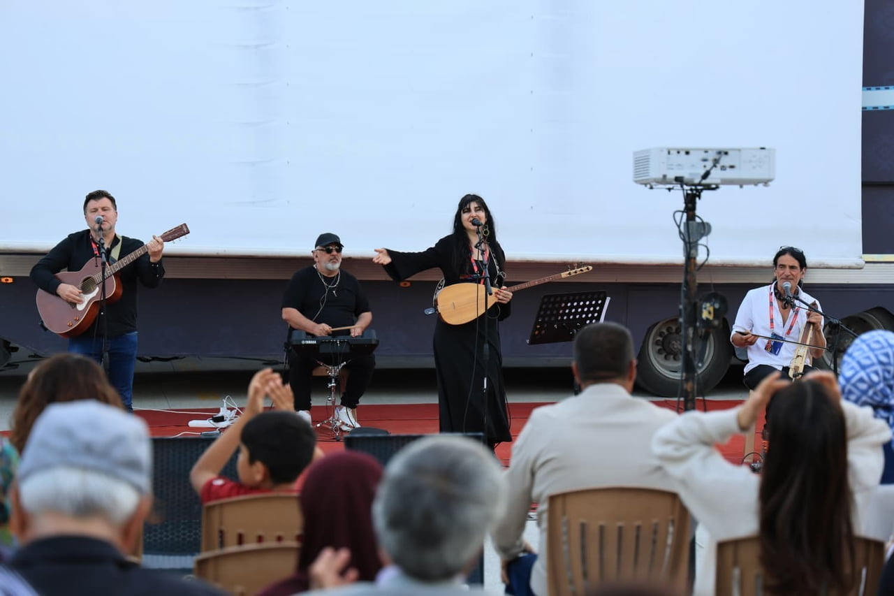 TÜRKİYE KÜLTÜR YOLU FESTİVALİ ETKİNLİKLERİ KAPSAMINDA ÇAMELİ’DE DÜZENLENEN GEZEN OZANLAR KONSERİ...