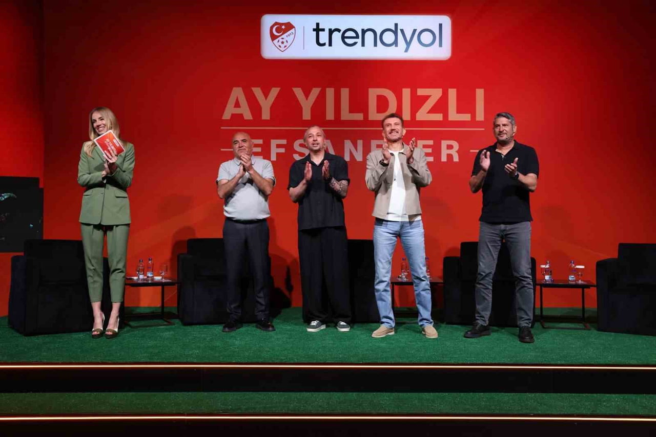 TÜRKİYE MİLLİ TAKIMLARI RESMİ SPONSORU TRENDYOL TARAFINDAN DÜZENLENEN "AY YILDIZLI EFSANELER"...