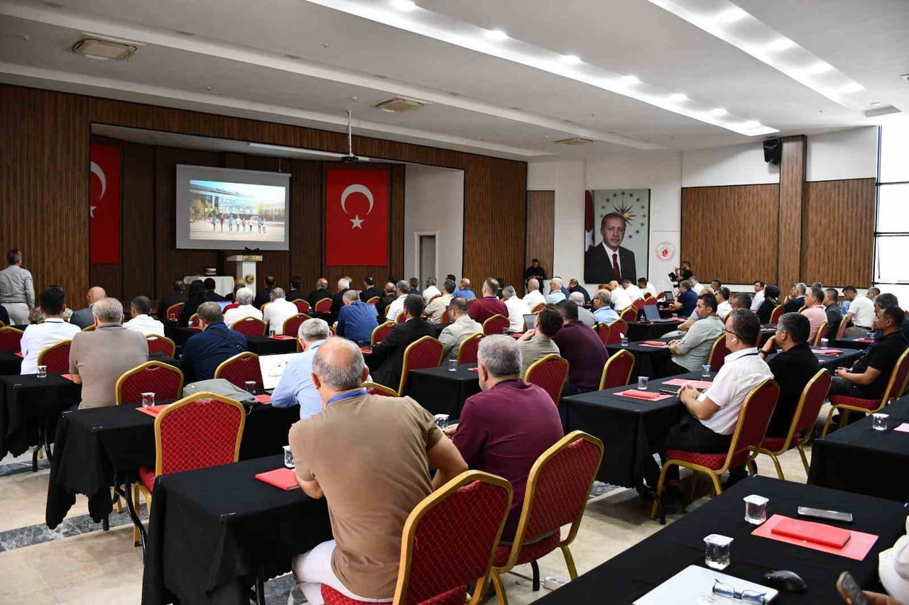 TÜRKİYE’NİN 81 İLİNDEN GELEN ÖĞRETMENEVİ MÜDÜRLERİ, HAKKÂRİ’DE DÜZENLENEN ‘ÖĞRETMENEVLERİ VE AKŞAM...