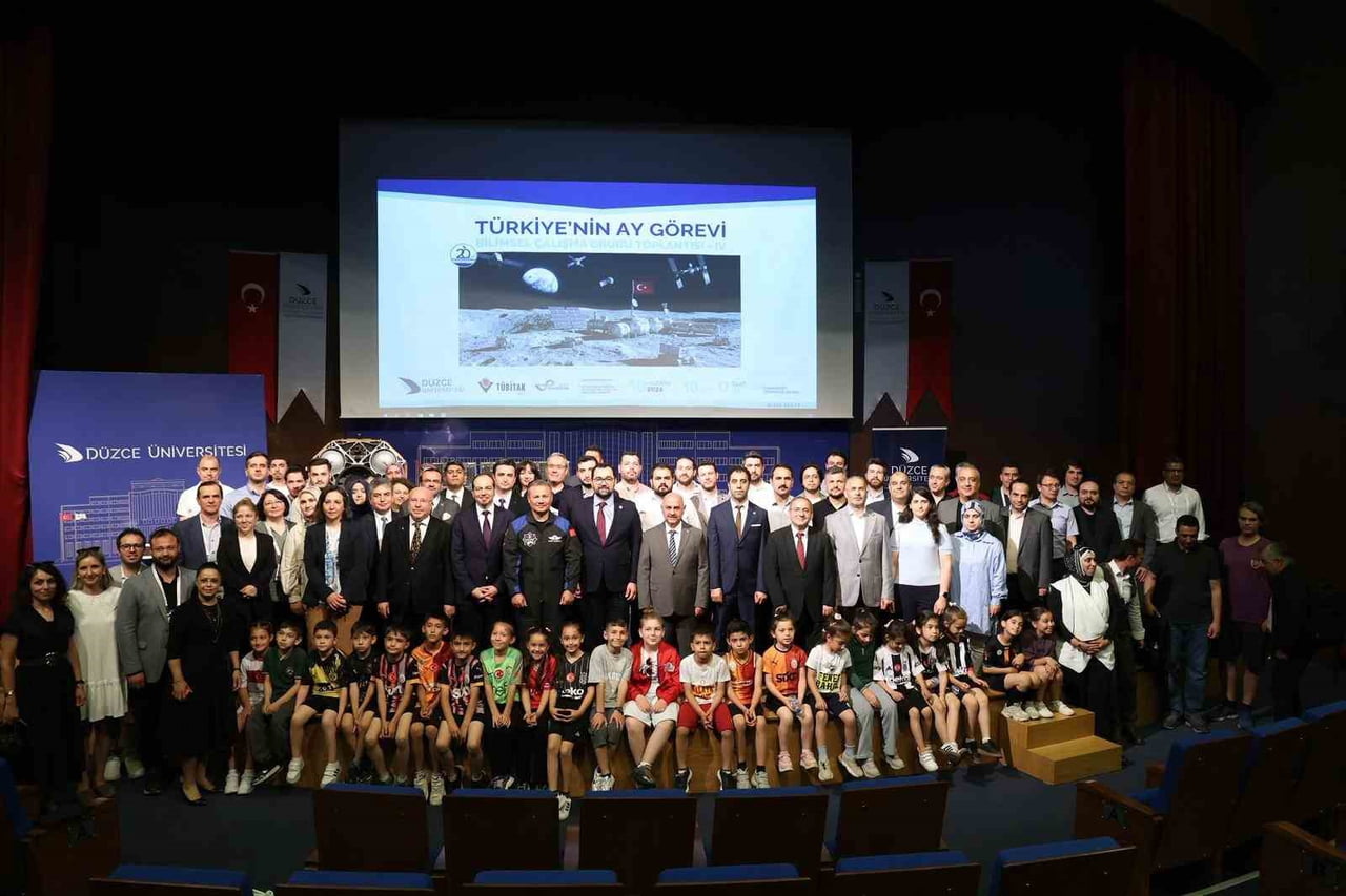 TÜRKİYE’NİN AY GÖREVİ: BİLİMSEL ÇALIŞMA GRUBU TOPLANTISI, DÜZCE ÜNİVERSİTESİ CUMHURİYET KONFERANS...