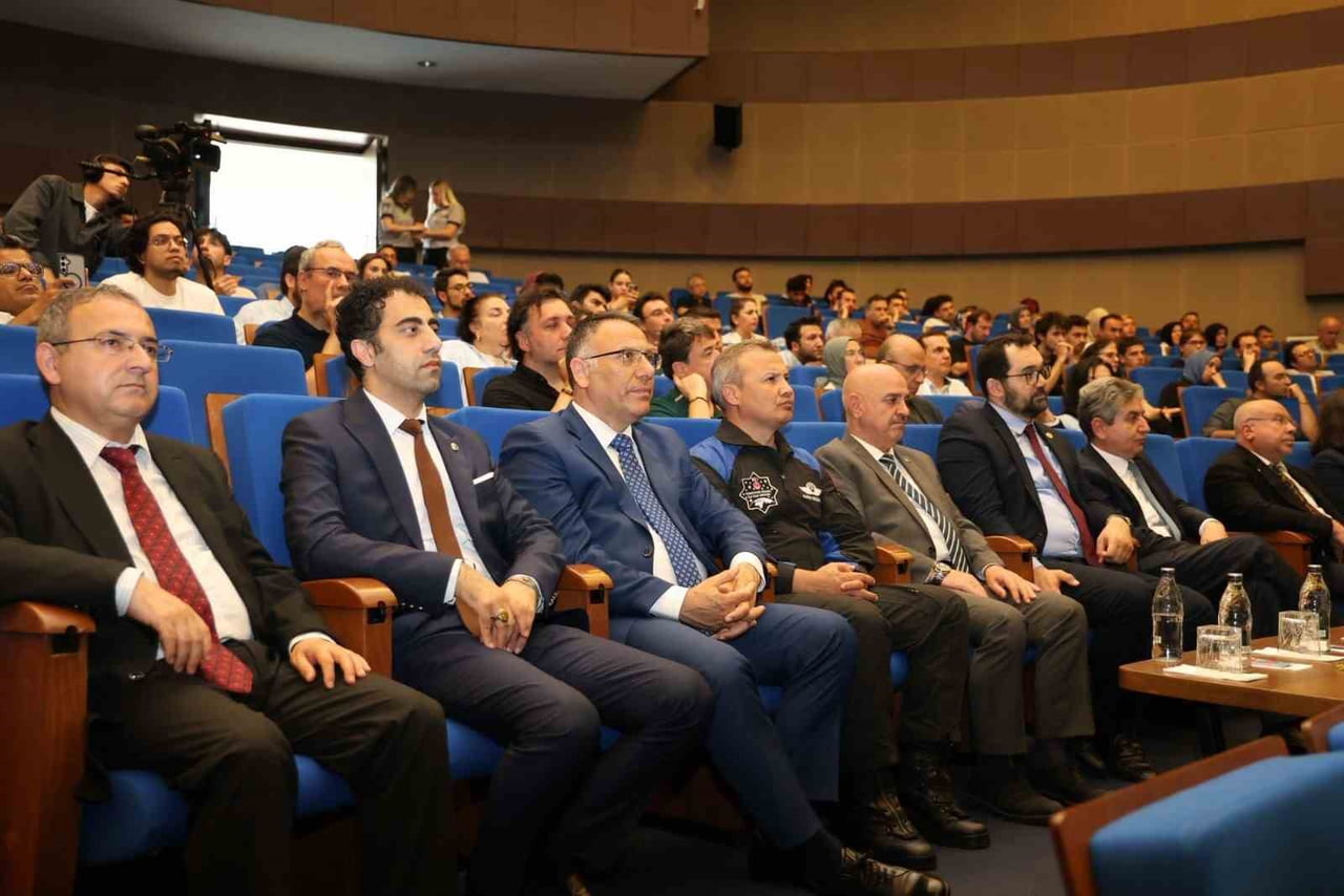 TÜRKİYE’NİN AY GÖREVİ: BİLİMSEL ÇALIŞMA GRUBU TOPLANTISI, DÜZCE ÜNİVERSİTESİ CUMHURİYET KONFERANS...
