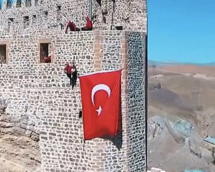 TÜRKİYE’NİN DÖRT BİR YANINDA VATANDAŞIN HUZUR VE GÜVENLİĞİ İÇİN GECE GÜNDÜZ DEMEDEN GÖREV YAPAN...