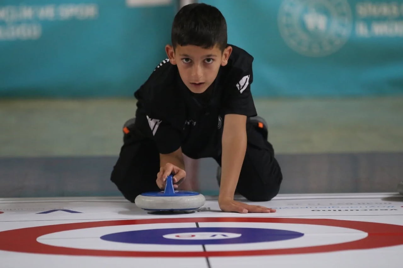 TÜRKİYE’NİN DÖRT BİR YANINDAN GELEN 120 SPORCU, OKUL SPORLARI FLOOR CURLİNG TÜRKİYE ŞAMPİYONASI...